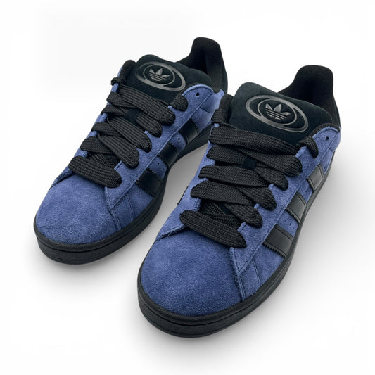 Baskets bleu suédé à détails noirs, logo Adidas, chaussures tendance LA CHAUSSURERIE