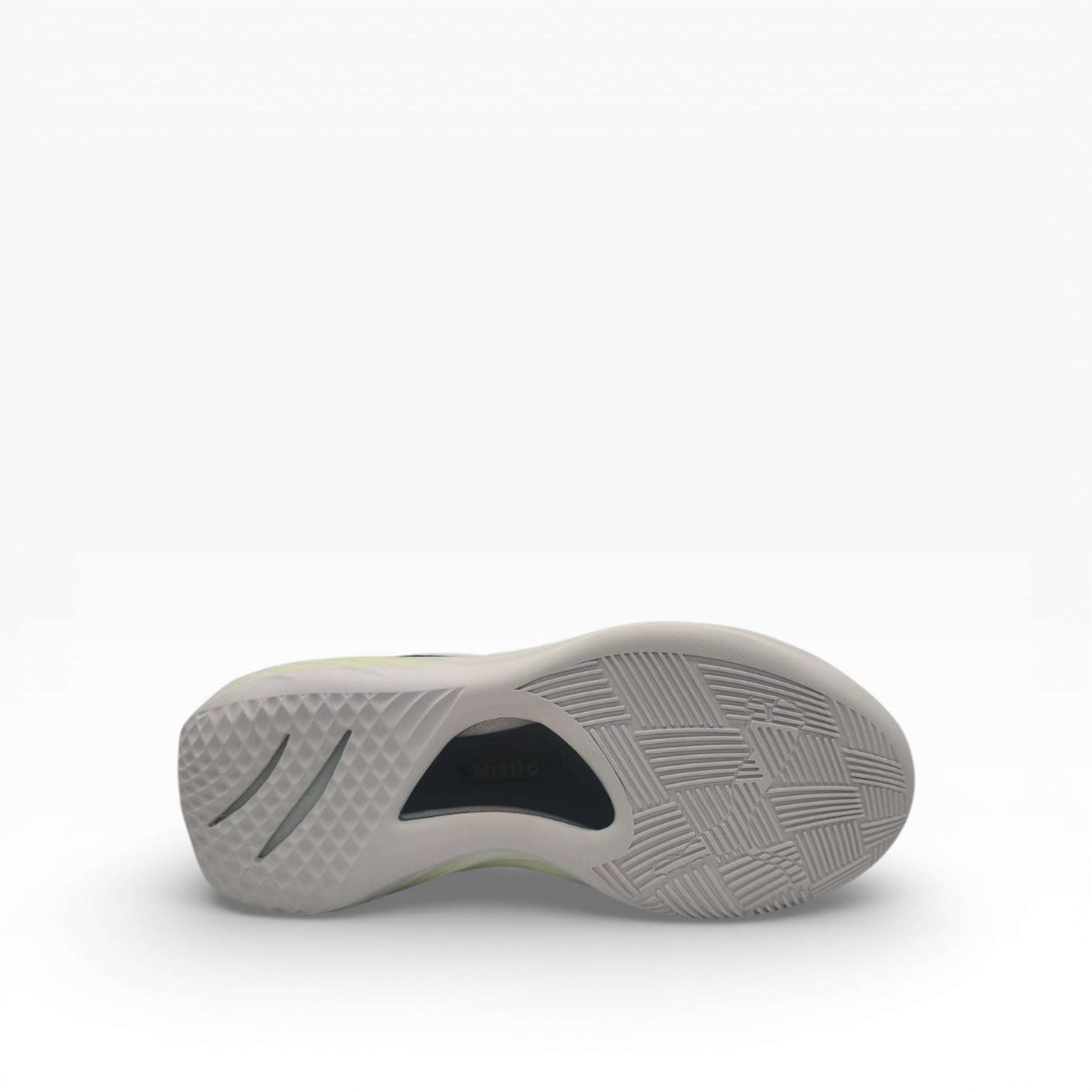 Semelle de basket Puma All-Pro Nitro blanche, amorti NITRO, vue de dessous chez La Chaussurerie