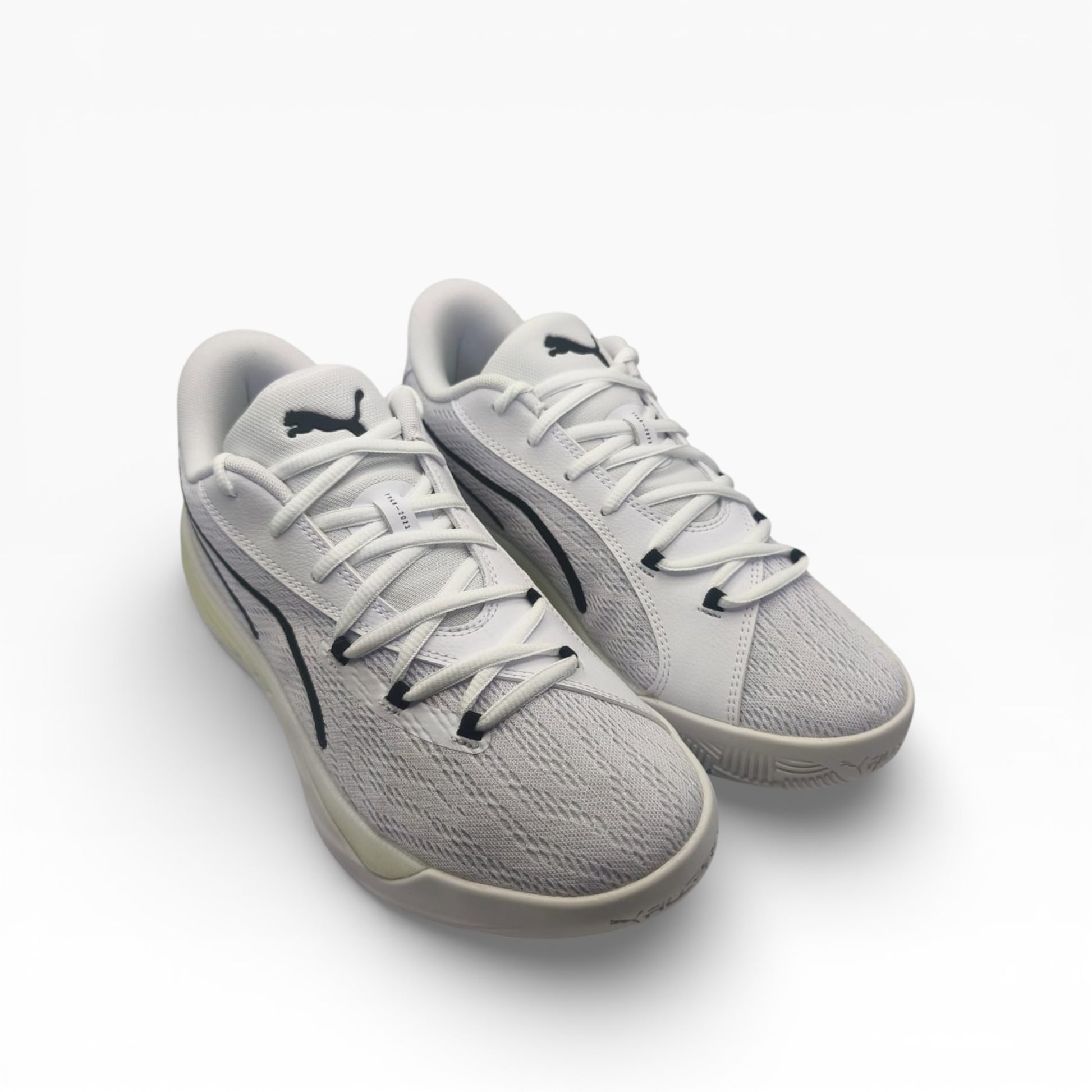 Baskets Puma All-Pro blanches avec logo noir, amorti NITRO, présentées sur fond blanc, LA CHAUSSURERIE