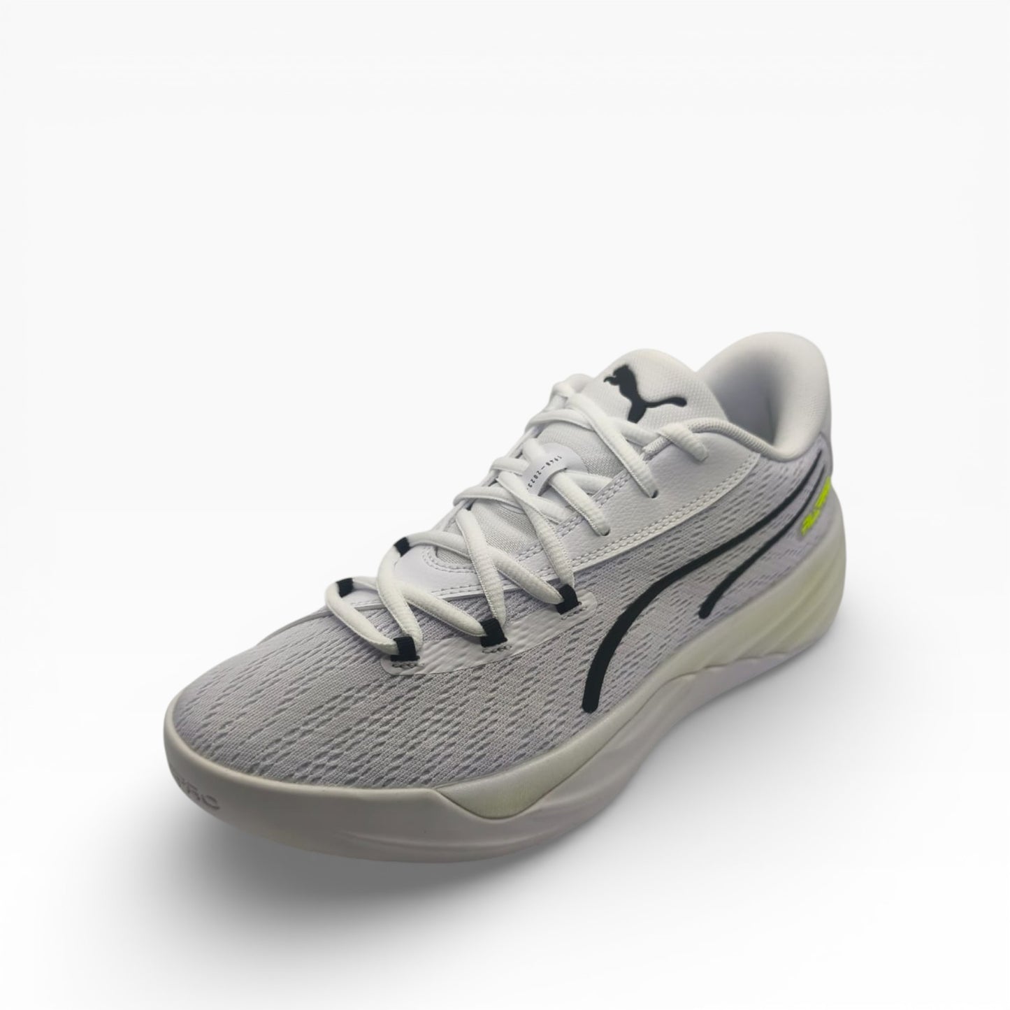 Basket Puma blanche Pro Nitro avec logo noir, amorti NITRO, vue latérale sur fond blanc