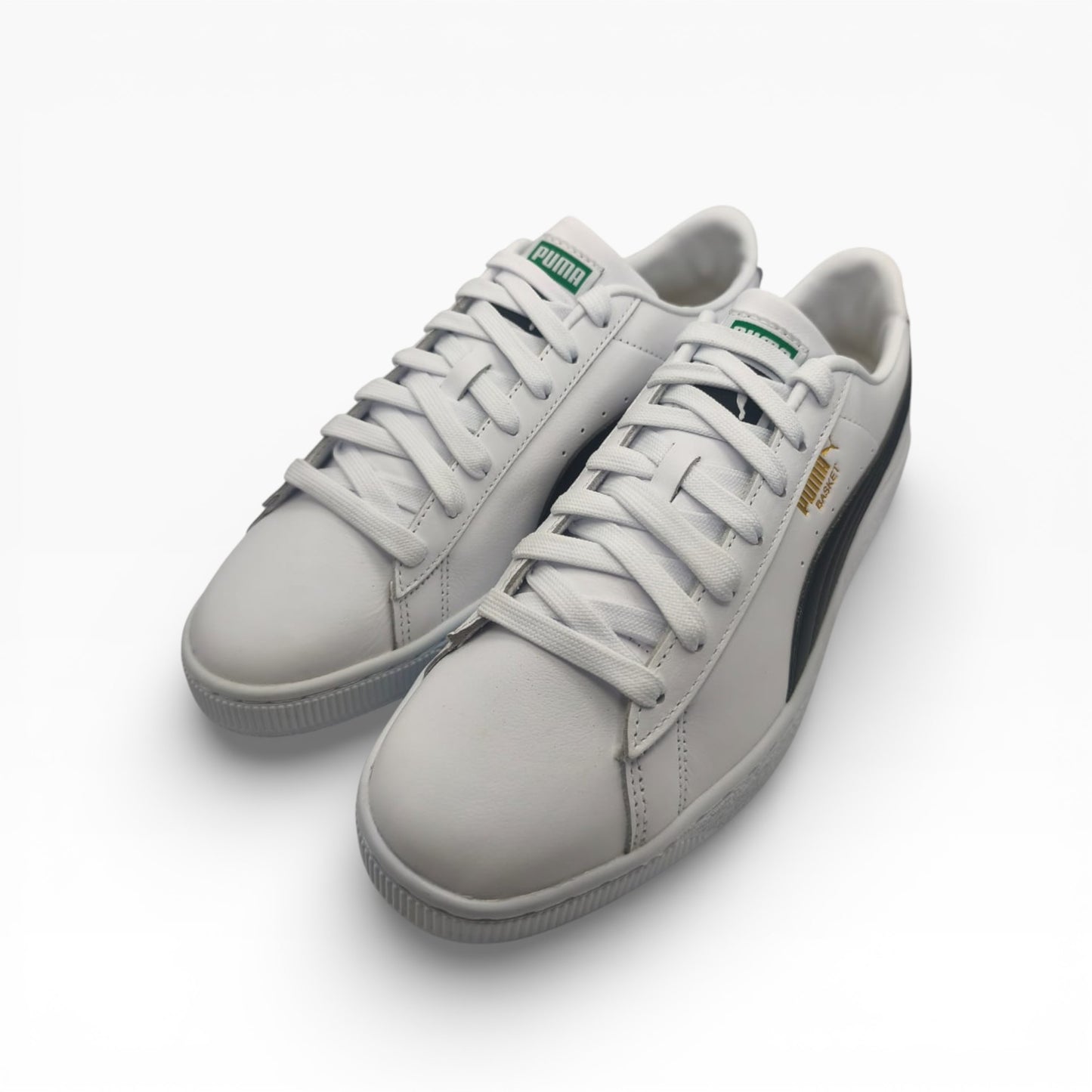 Baskets Puma Basket Classic XXI blanches à logo noir, vue de dessus, LA CHAUSSURERIE