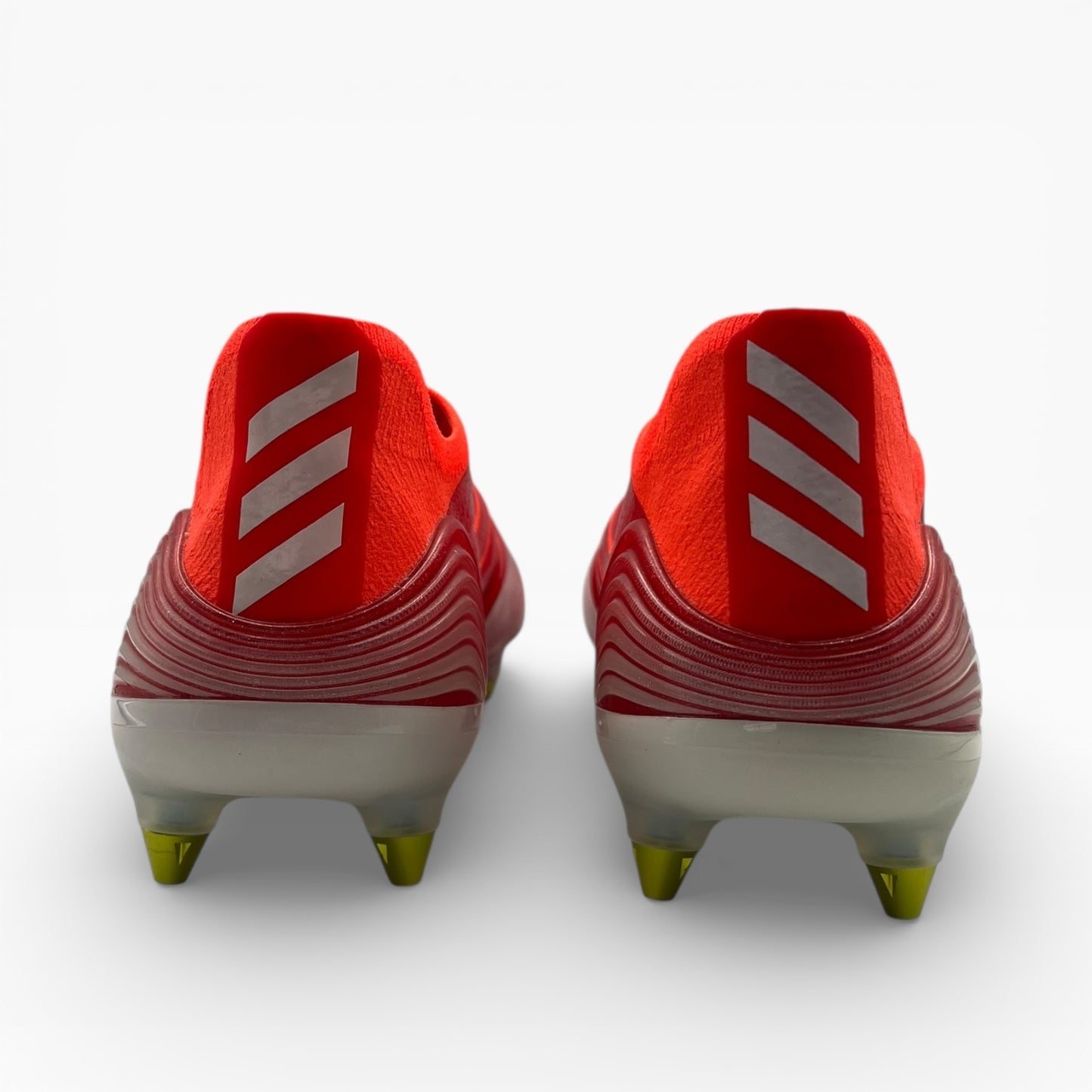 Chaussures de football à crampons rouges adidas vue arrière, LA CHAUSSURERIE