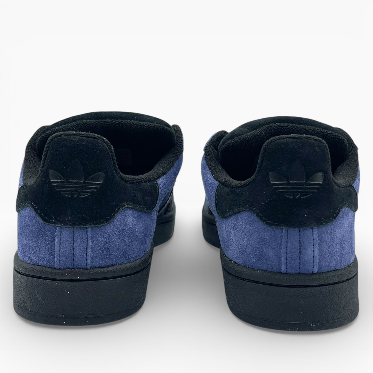 Baskets Adidas bleues et noires en suède, vue arrière, LA CHAUSSURERIE