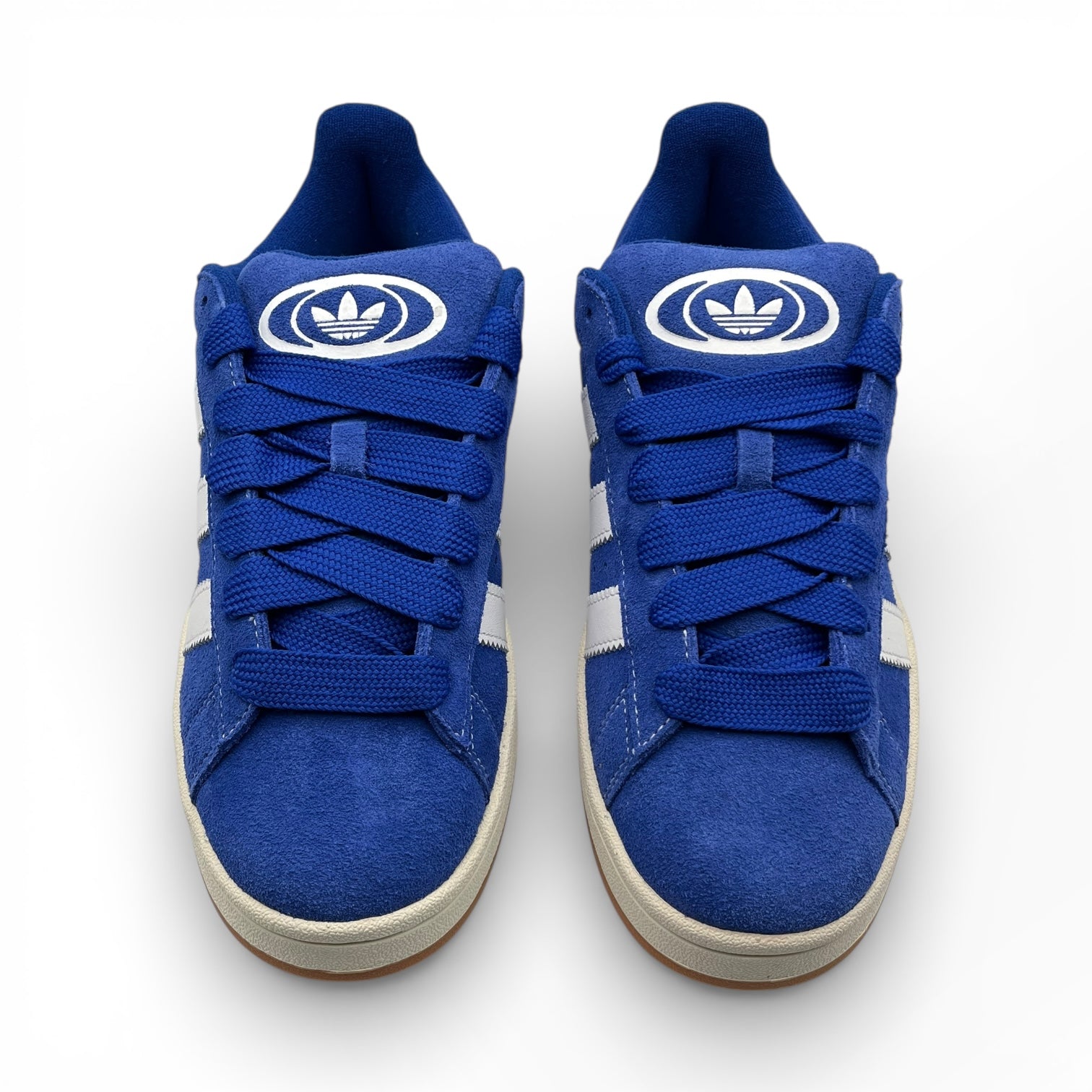 Baskets bleu Adidas avec logo blanc, vue du dessus, LA CHAUSSURERIE chaussures.