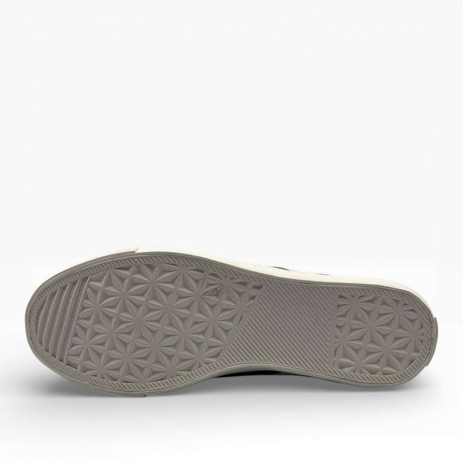 Semelle de basket montante blanche, motif géométrique, fond blanc, LA CHAUSSURERIE