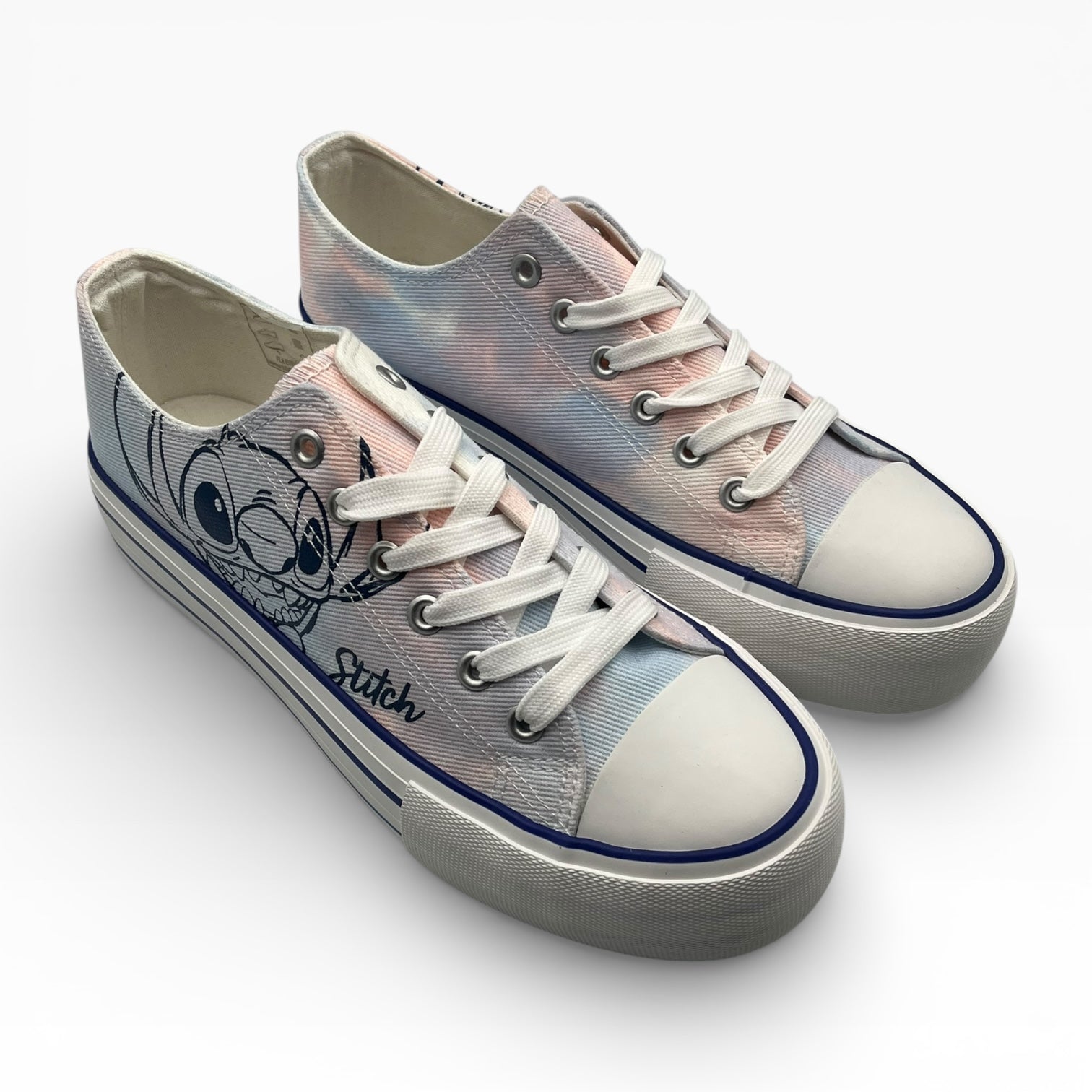 Baskets LA CHAUSSURERIE bleu pastel et rose, motif dessin animé, lacets blancs, semelle épaisse.