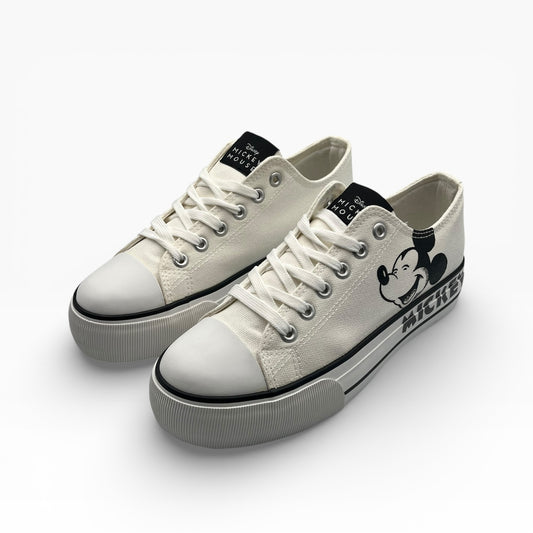 Baskets blanches en toile LA CHAUSSURERIE avec motif Mickey Mouse, semelle épaisse, vue studio