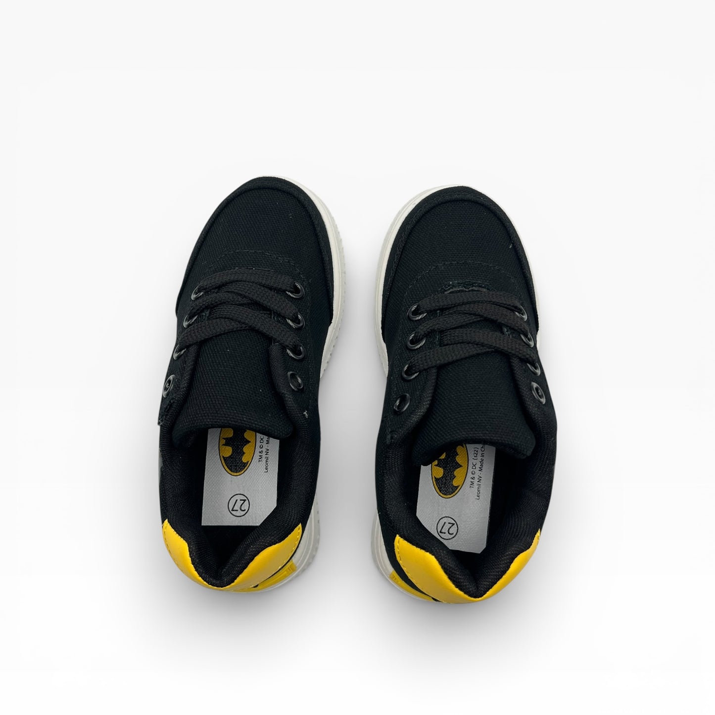 Chaussures enfant noires à lacets, détails jaunes, logo sur semelle, LA CHAUSSURERIE