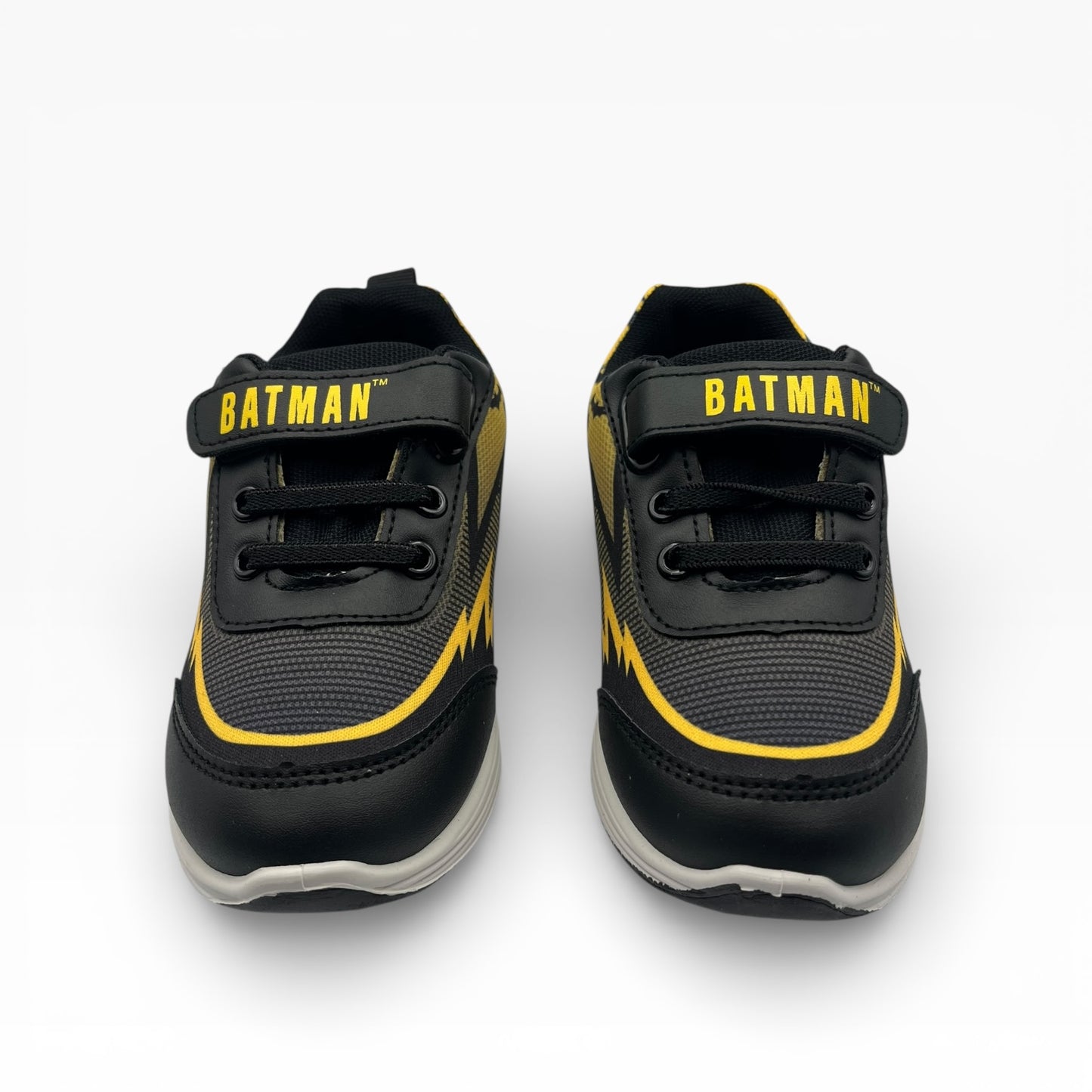 Baskets enfant noires et jaunes BATMAN en vente sur LA CHAUSSURERIE, vue face sur fond blanc.