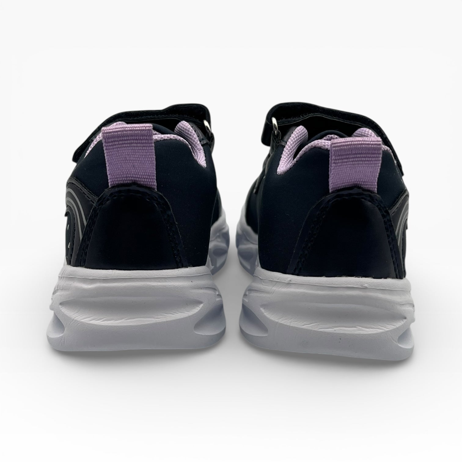 Baskets noires et violettes pour enfant, vue arrière, semelles blanches, LA CHAUSSURERIE