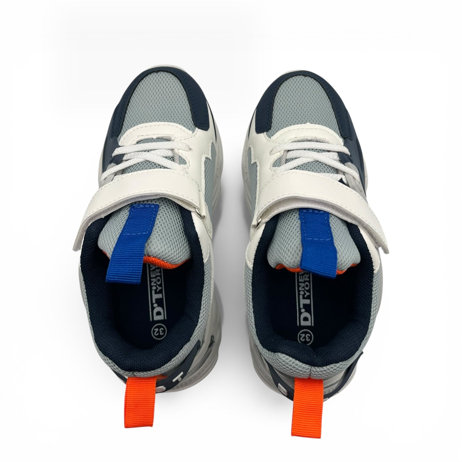 Baskets enfant gris et bleu marine avec scratch, LA CHAUSSURERIE, fond blanc, vue du dessus