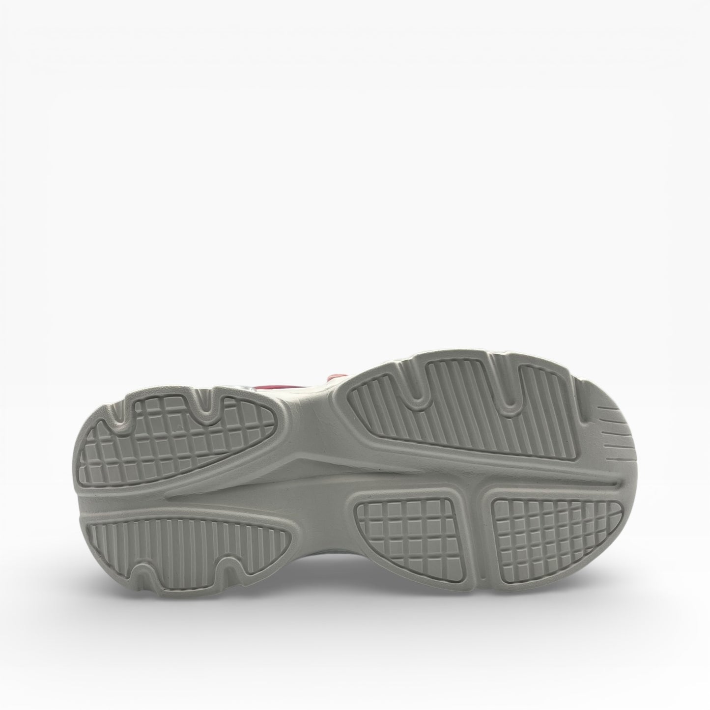 Semelle de basket gris clair en gros plan, LA CHAUSSURERIE, motif antidérapant.