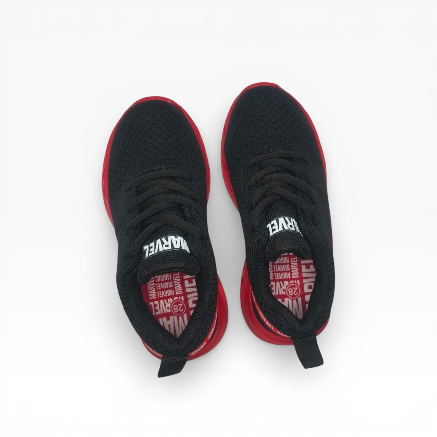 Baskets noires semelle rouge MARVEL, vue dessus, LA CHAUSSURERIE, lanière arrière noire.