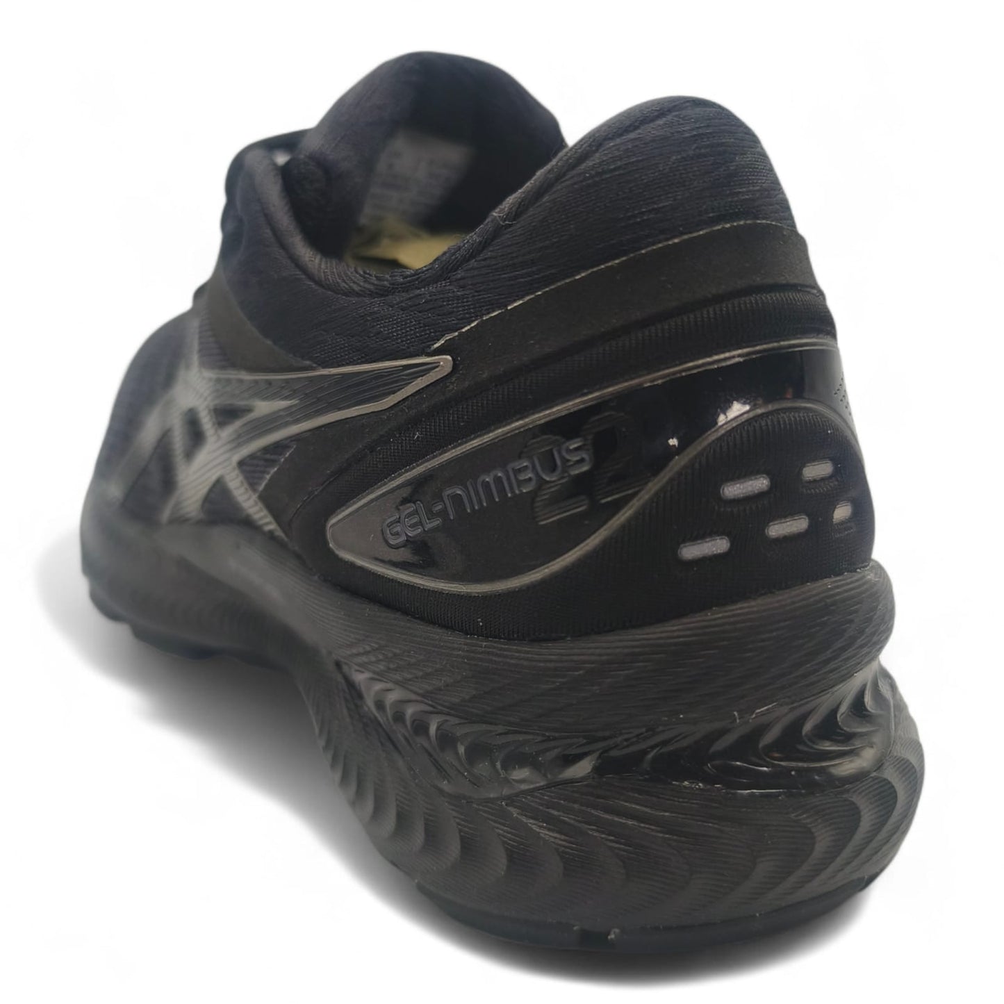 Baskets noires Asics GEL-Nimbus 22 vues de dos, vendues sur LA CHAUSSURERIE.