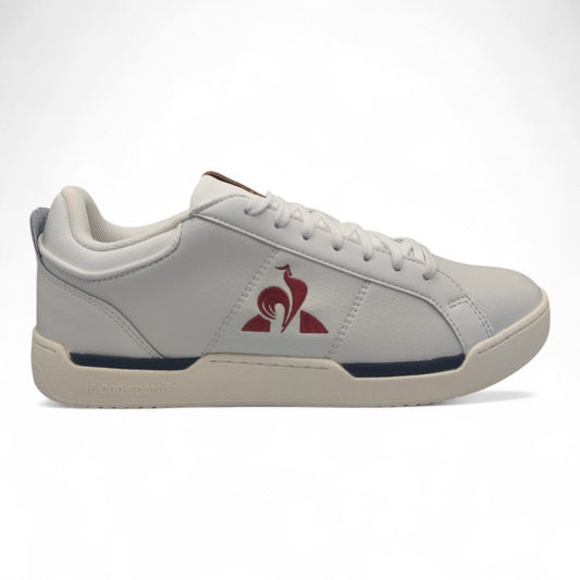 Baskets blanches Le Coq Sportif logo rouge, sneaker homme LA CHAUSSURERIE sur fond clair