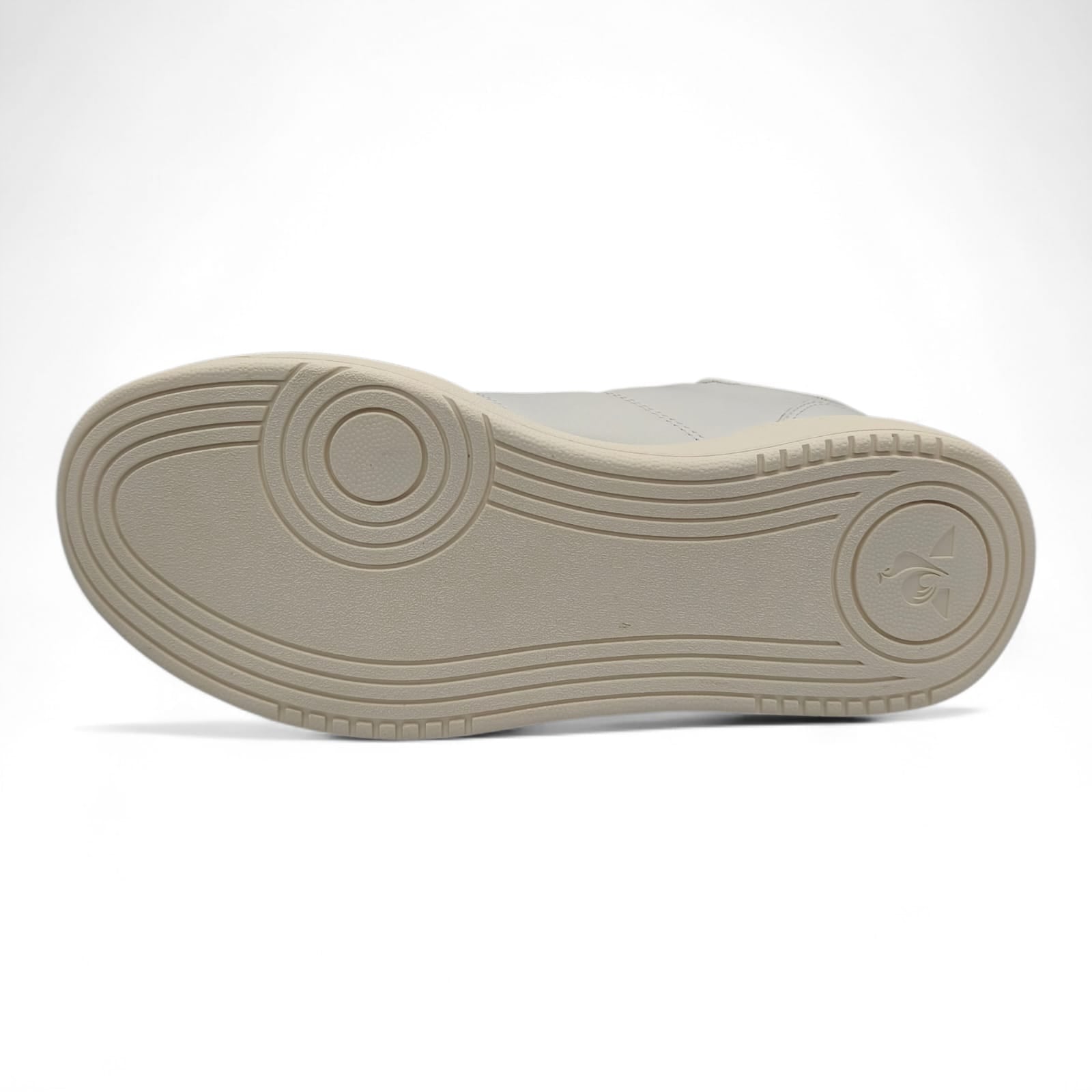 Semelle de chaussure beige vue de dessous, LA CHAUSSURERIE, motif circulaire distinctif