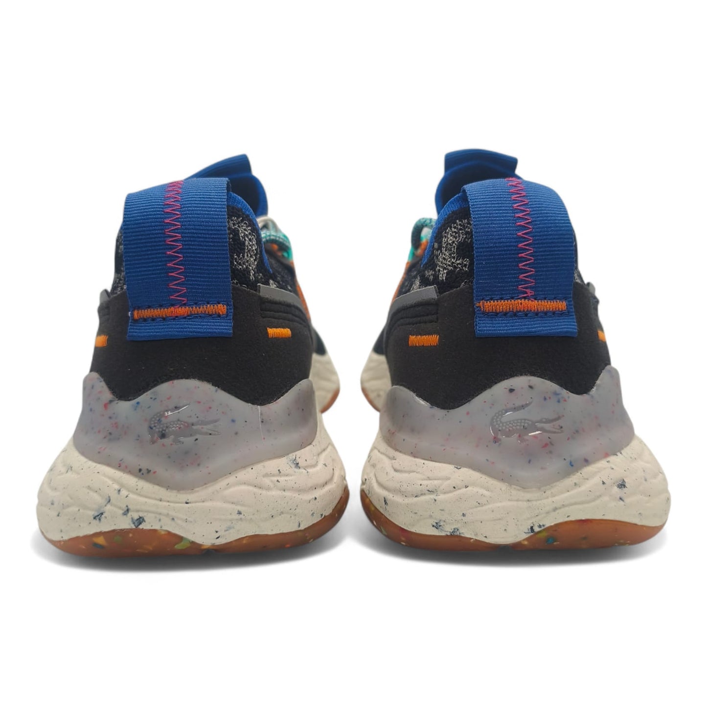 Baskets colorées vue arrière avec détails bleus et semelle mouchetée, LA CHAUSSURERIE