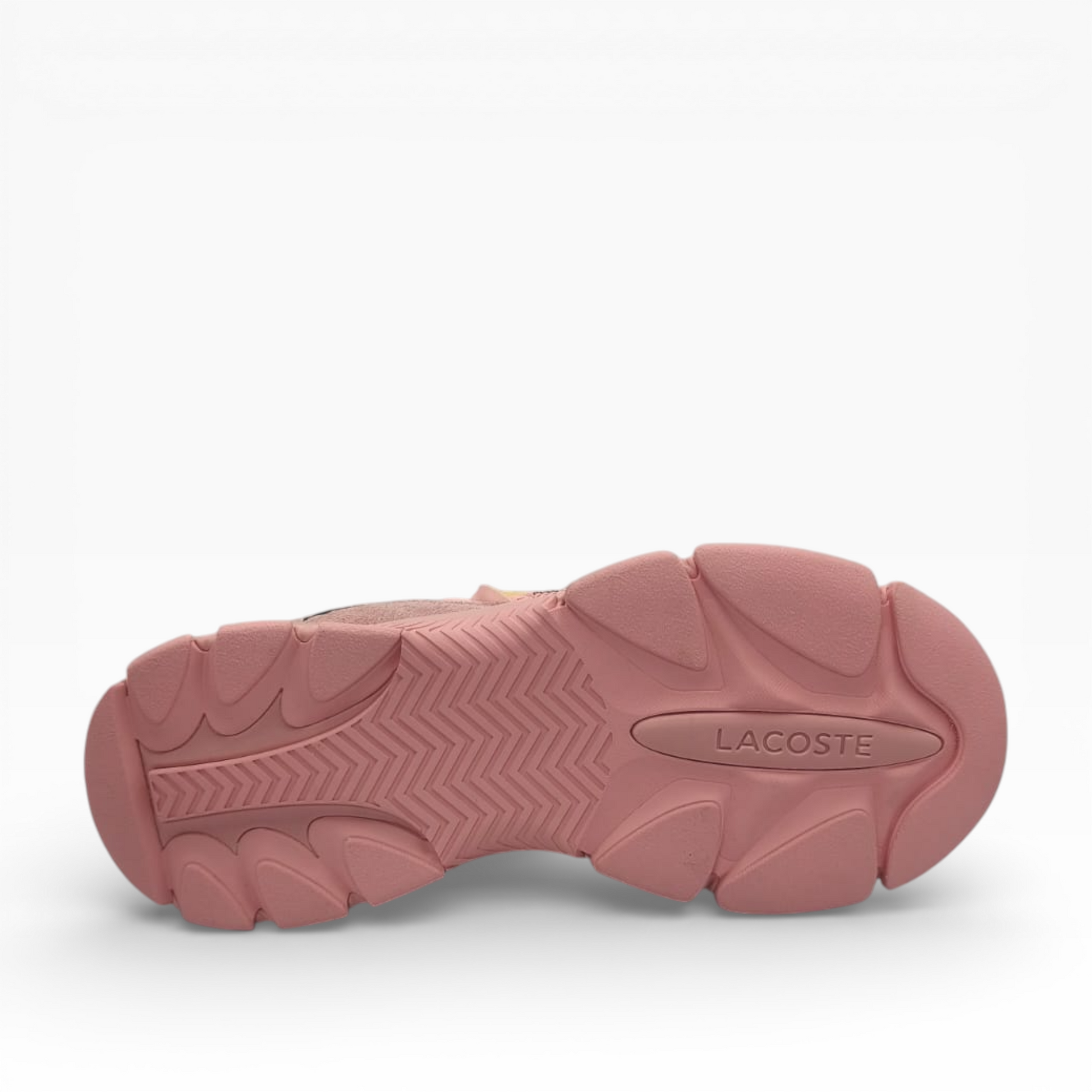 Semelle rose de chaussure Lacoste vue de dessous, motifs antidérapants, LA CHAUSSURERIE