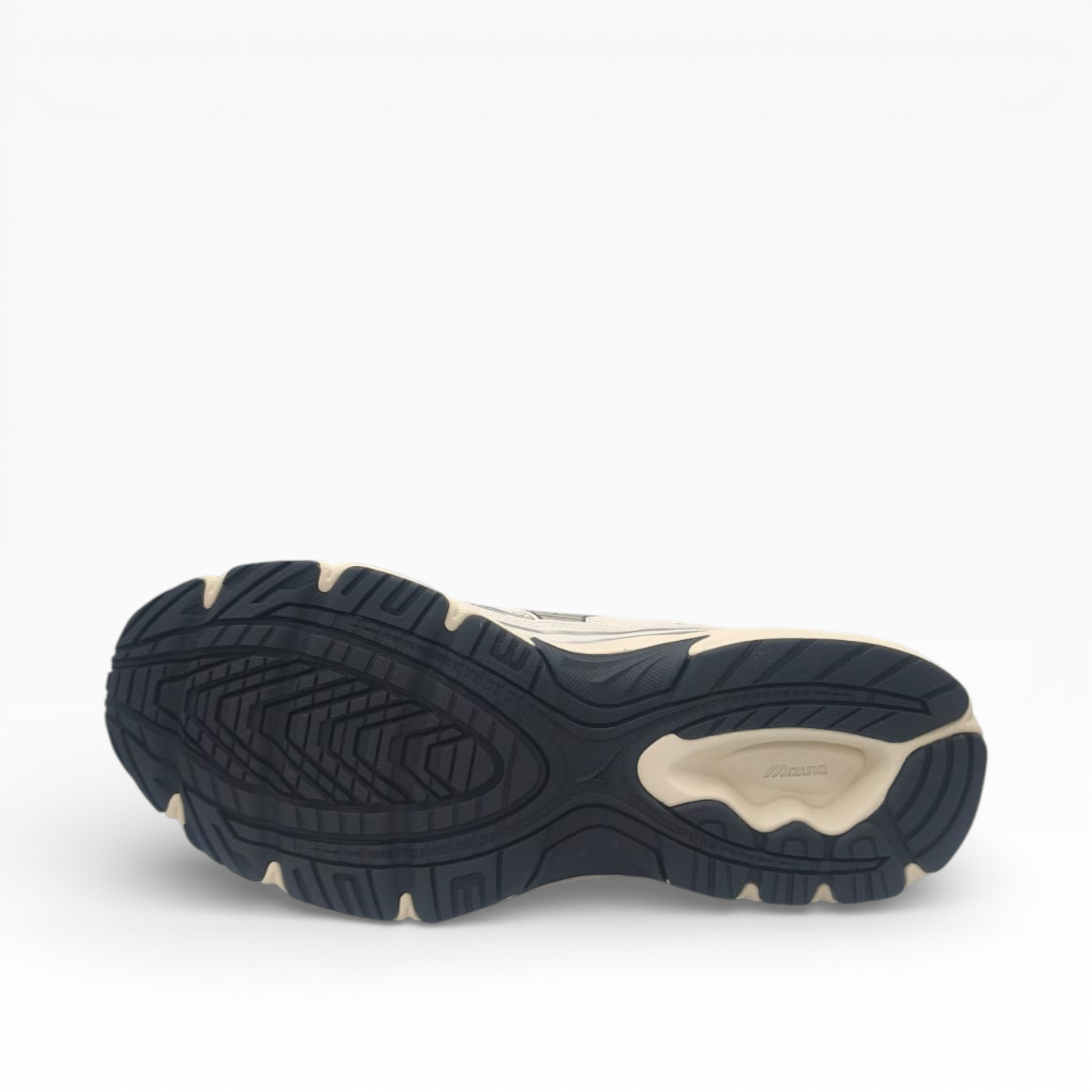 Semelle sneaker Mizuno noire et beige sur fond blanc, LA CHAUSSURERIE chaussure tendance