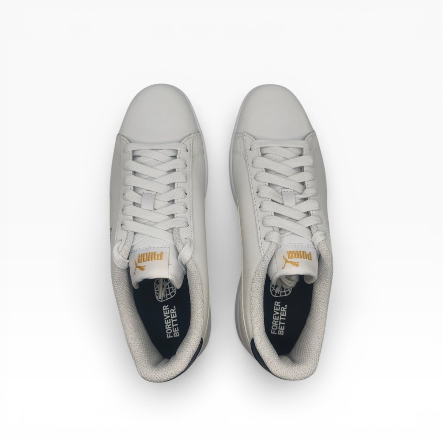 Paire de baskets blanches Puma, vue du dessus, lacets blancs, chez LA CHAUSSURERIE.