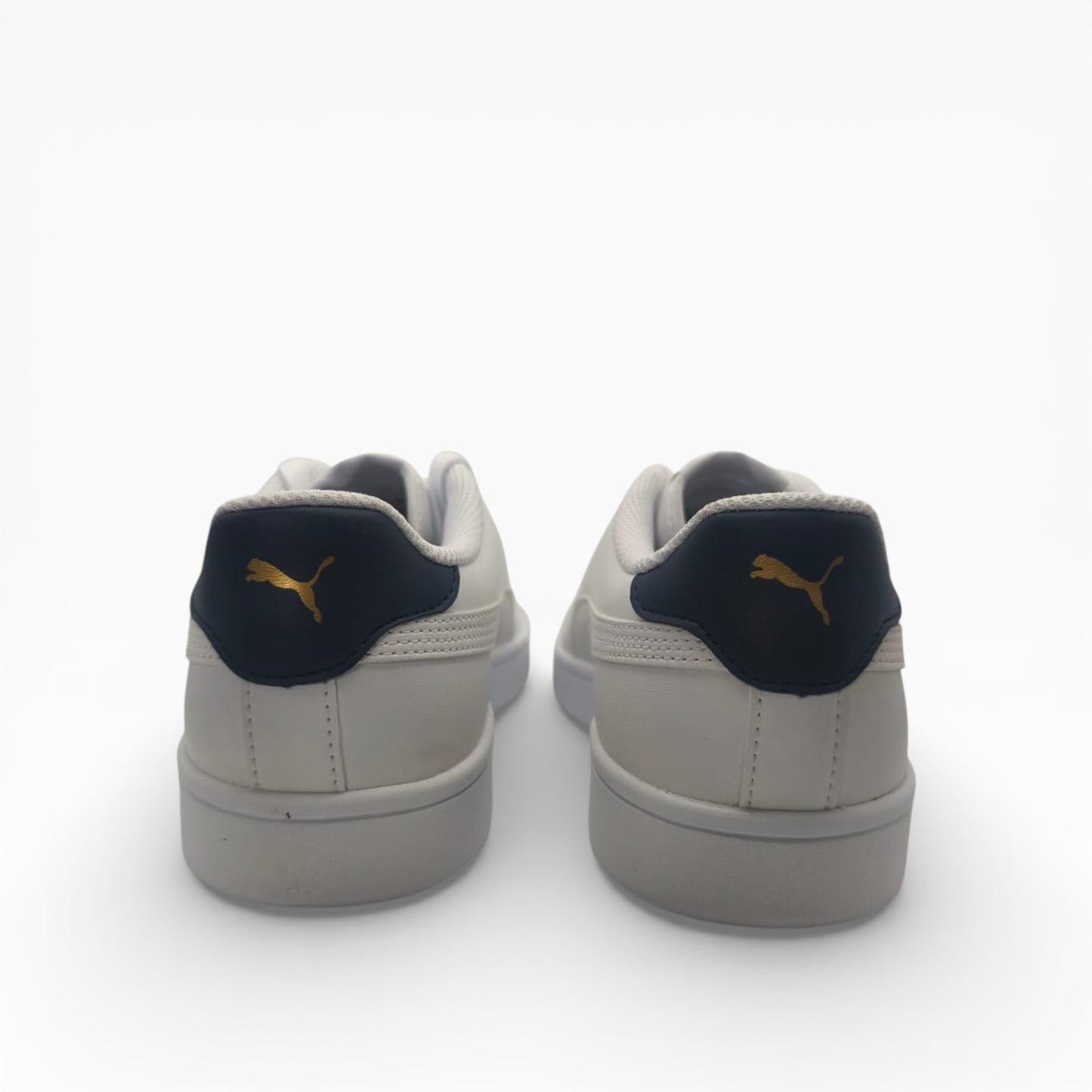 Baskets Puma blanches avec logo doré, vue arrière, LA CHAUSSURERIE