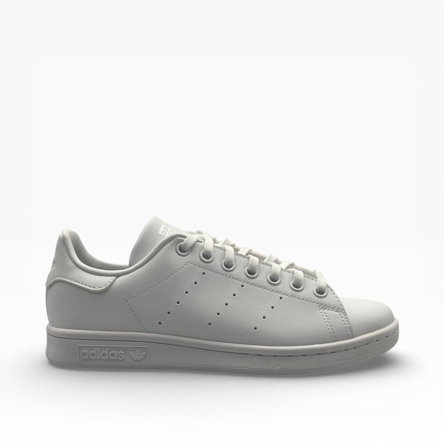 Adidas Stan Smith blanche profil, sneaker classique sur fond blanc, LA CHAUSSURERIE