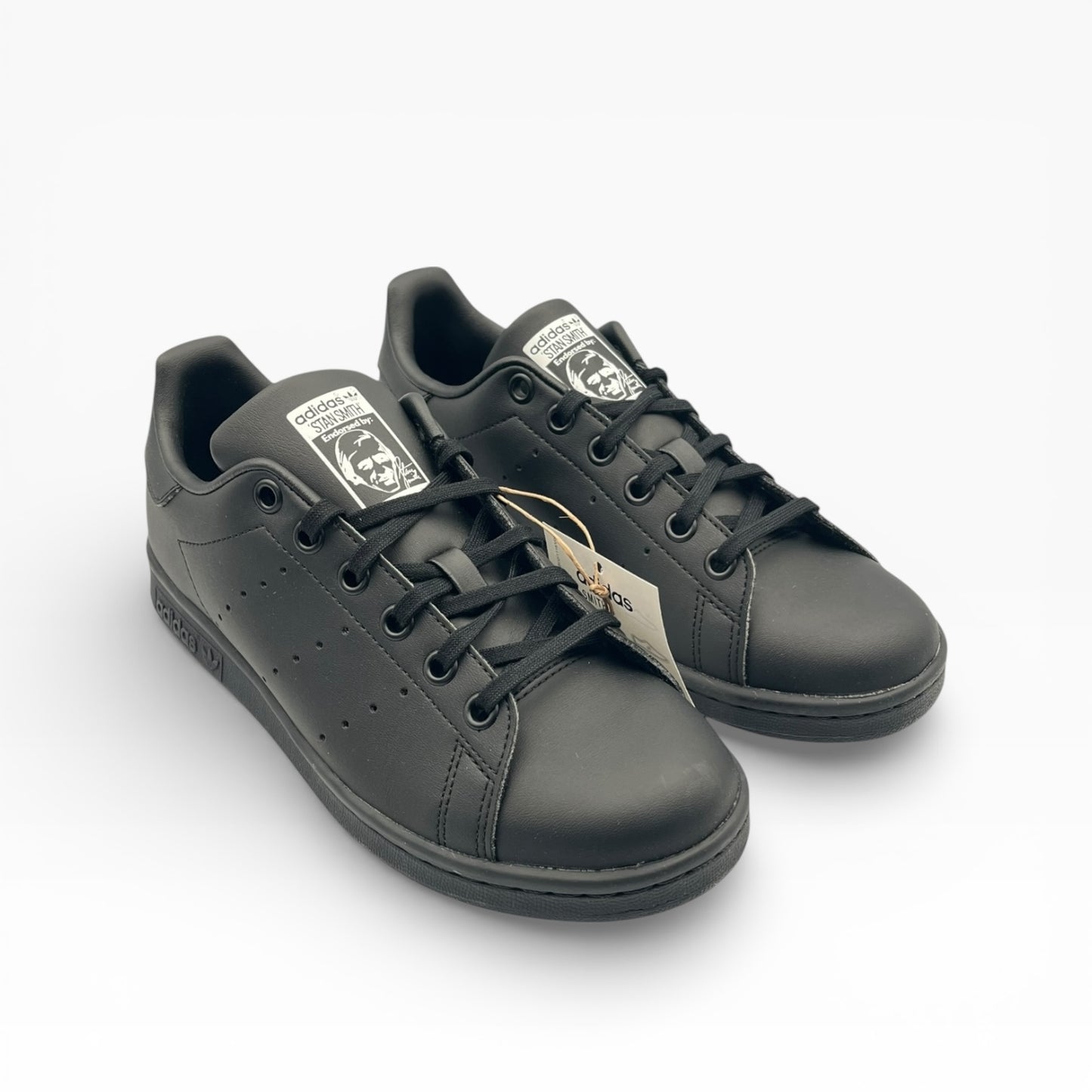 Adidas Stan Smith noire en cuir pour homme, paire vue de trois quarts, LA CHAUSSURERIE