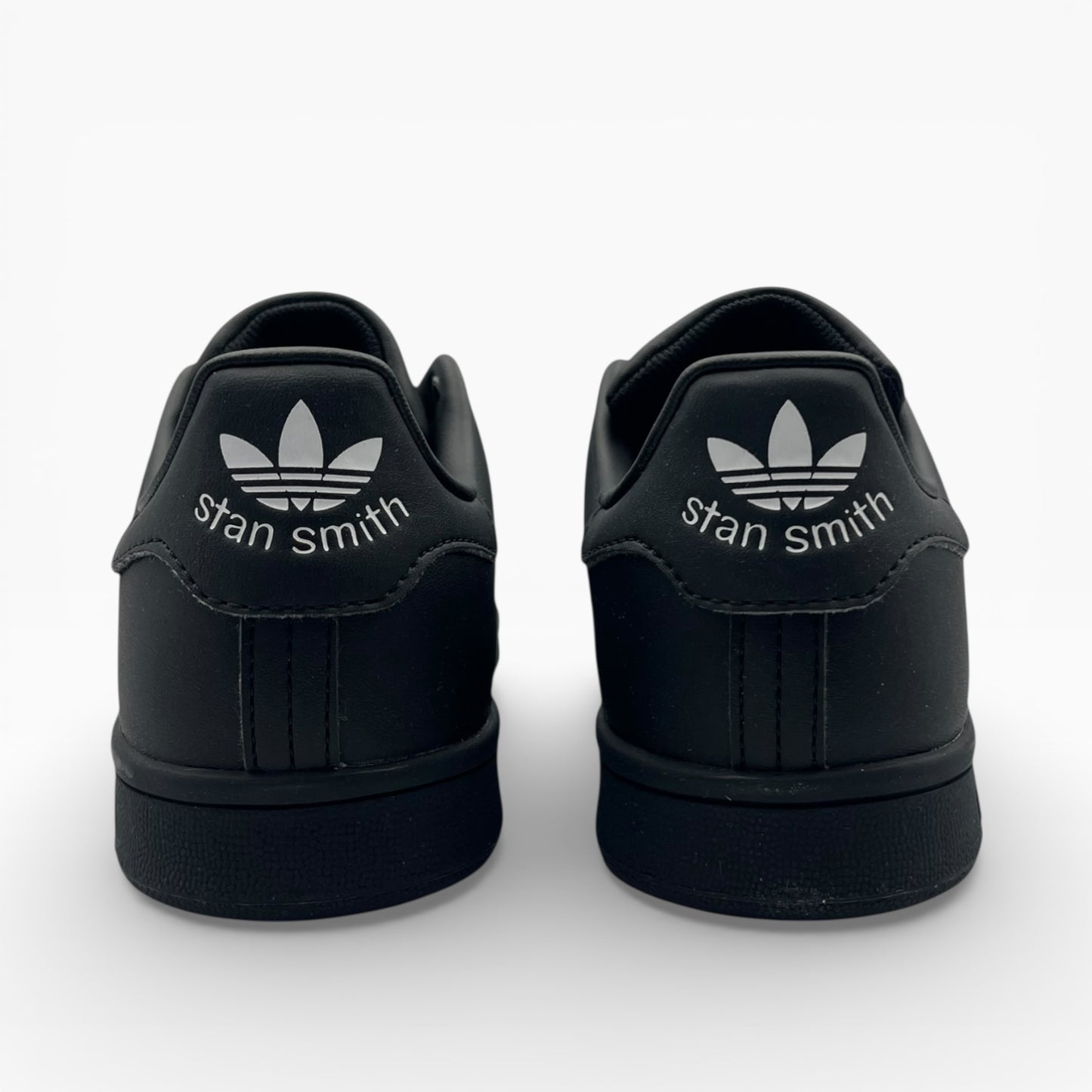 Talons de baskets adidas Stan Smith noires, logo blanc, photo produit LA CHAUSSURERIE