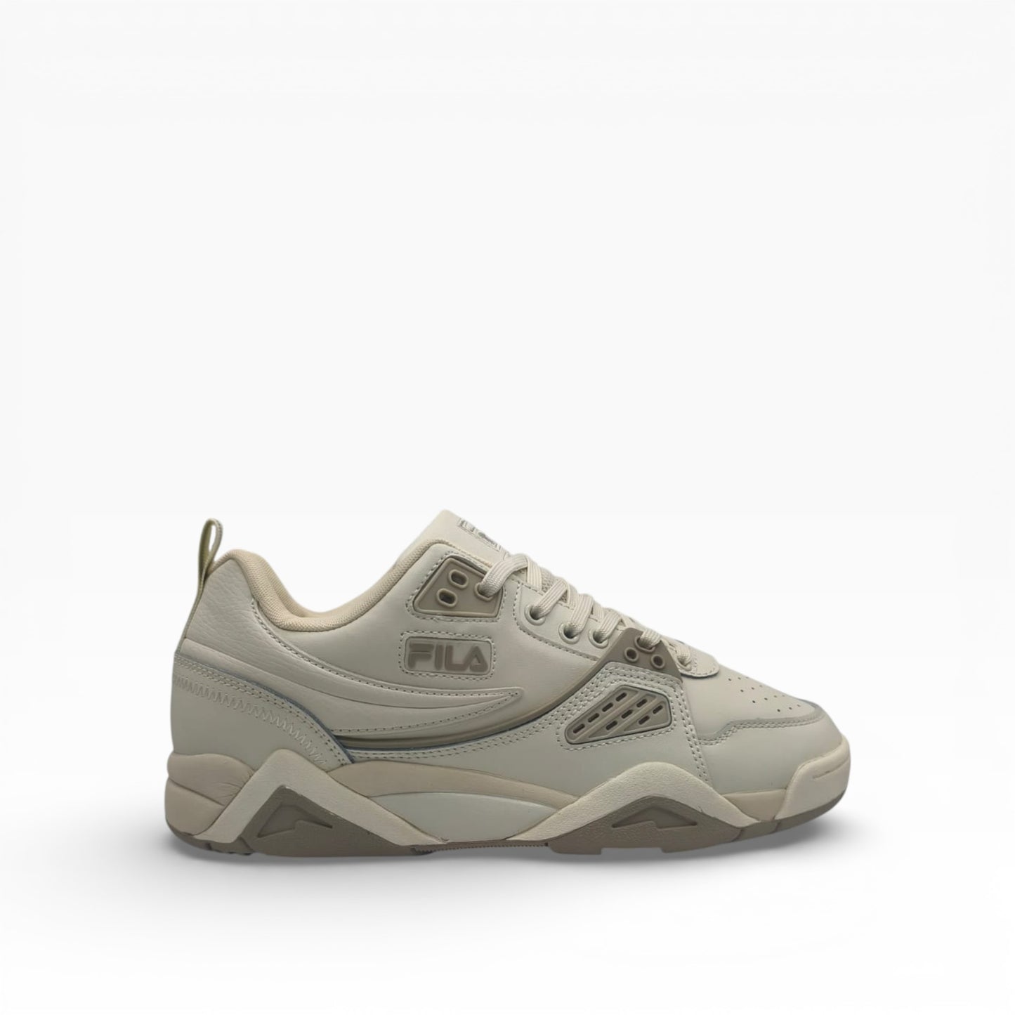 Basket Fila Casim beige homme en cuir, style rétro, sur fond blanc, LA CHAUSSURERIE