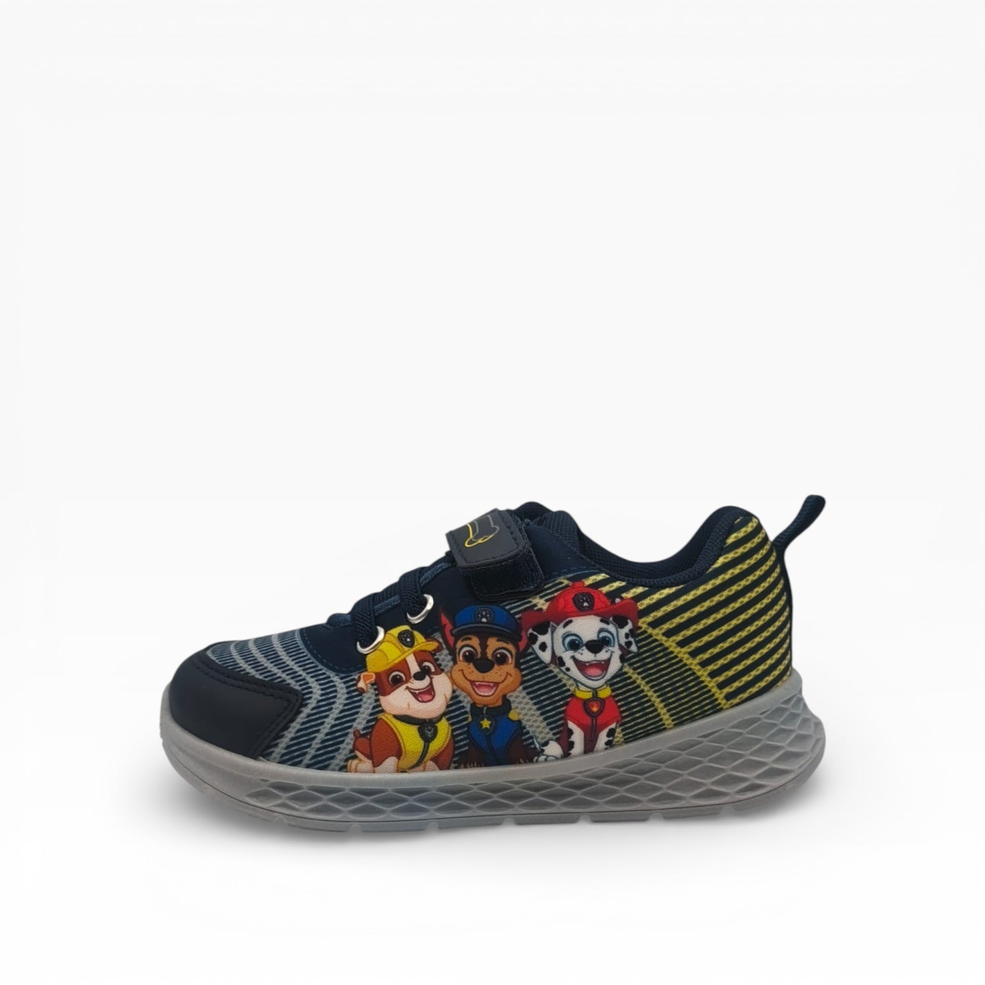 Détail du côté droit de la basket Pat' Patrouille avec motifs jaunes et gris.