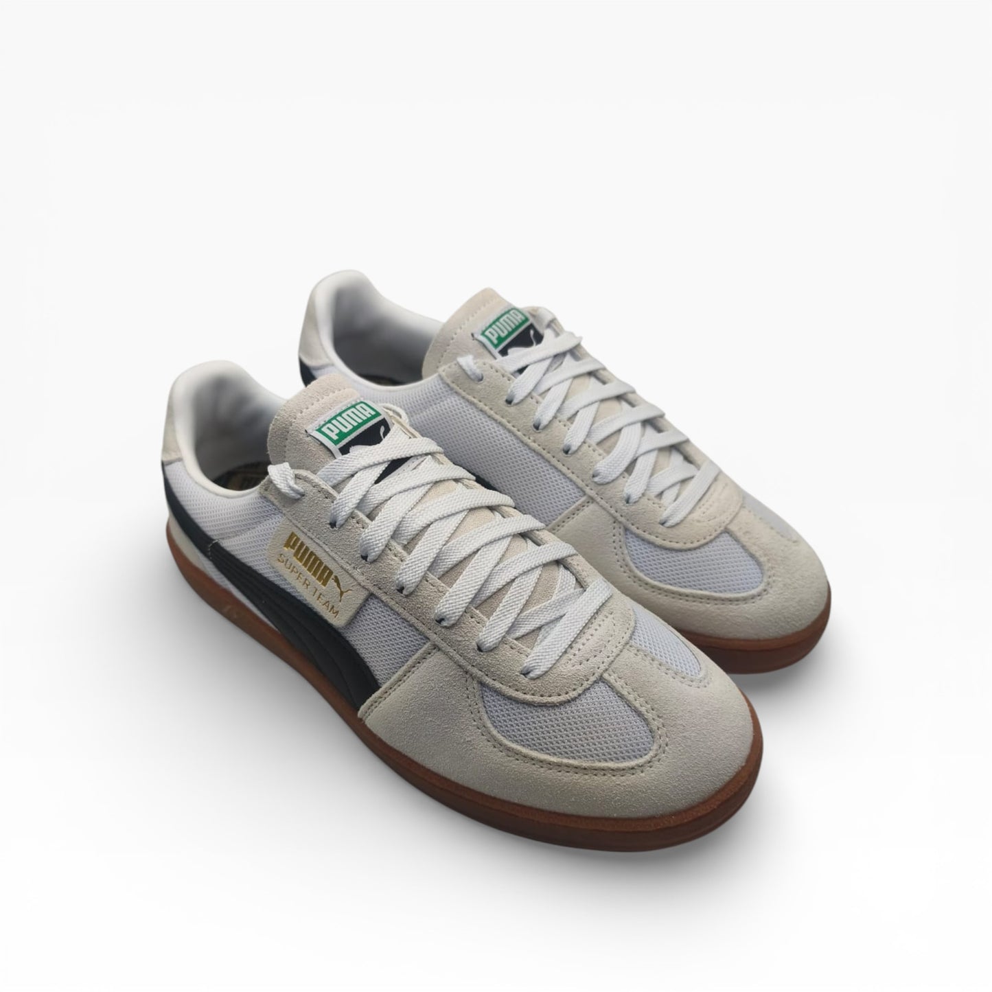 Baskets Puma Super Team OG gris en daim, semelle gomme, vus sur fond blanc, LA CHAUSSURERIE