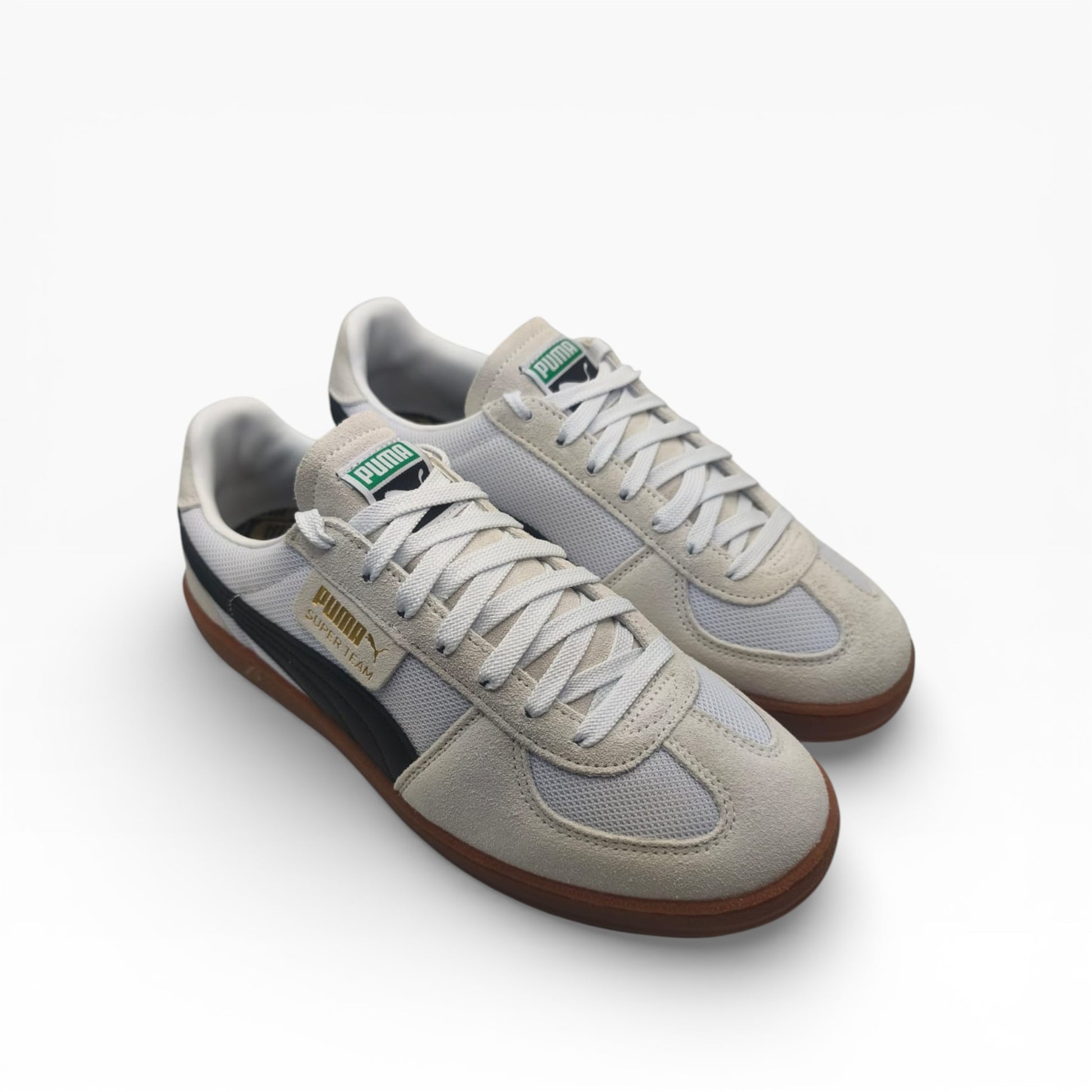 Baskets Puma Super Team OG gris en daim, semelle gomme, vus sur fond blanc, LA CHAUSSURERIE