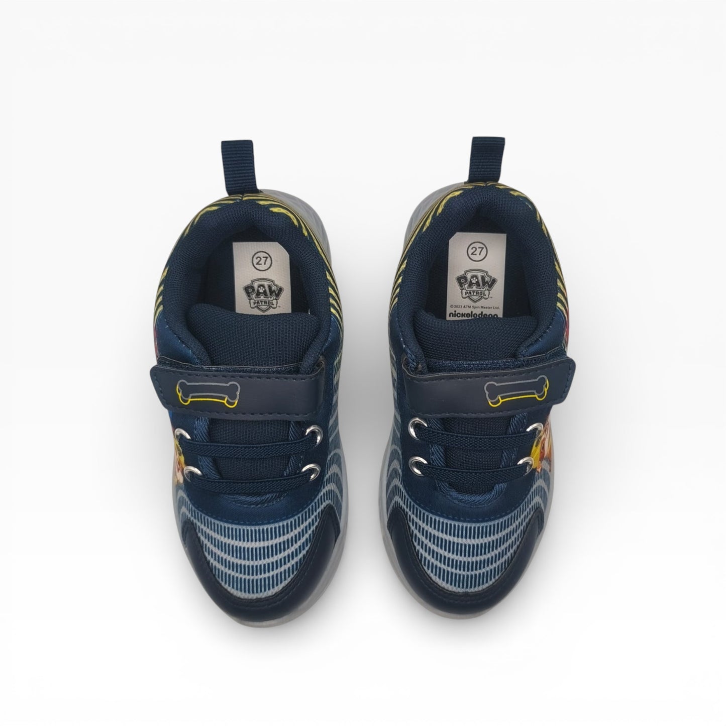 Vue de dessus des baskets Pat' Patrouille montrant l'intérieur de la chaussure et la languette.