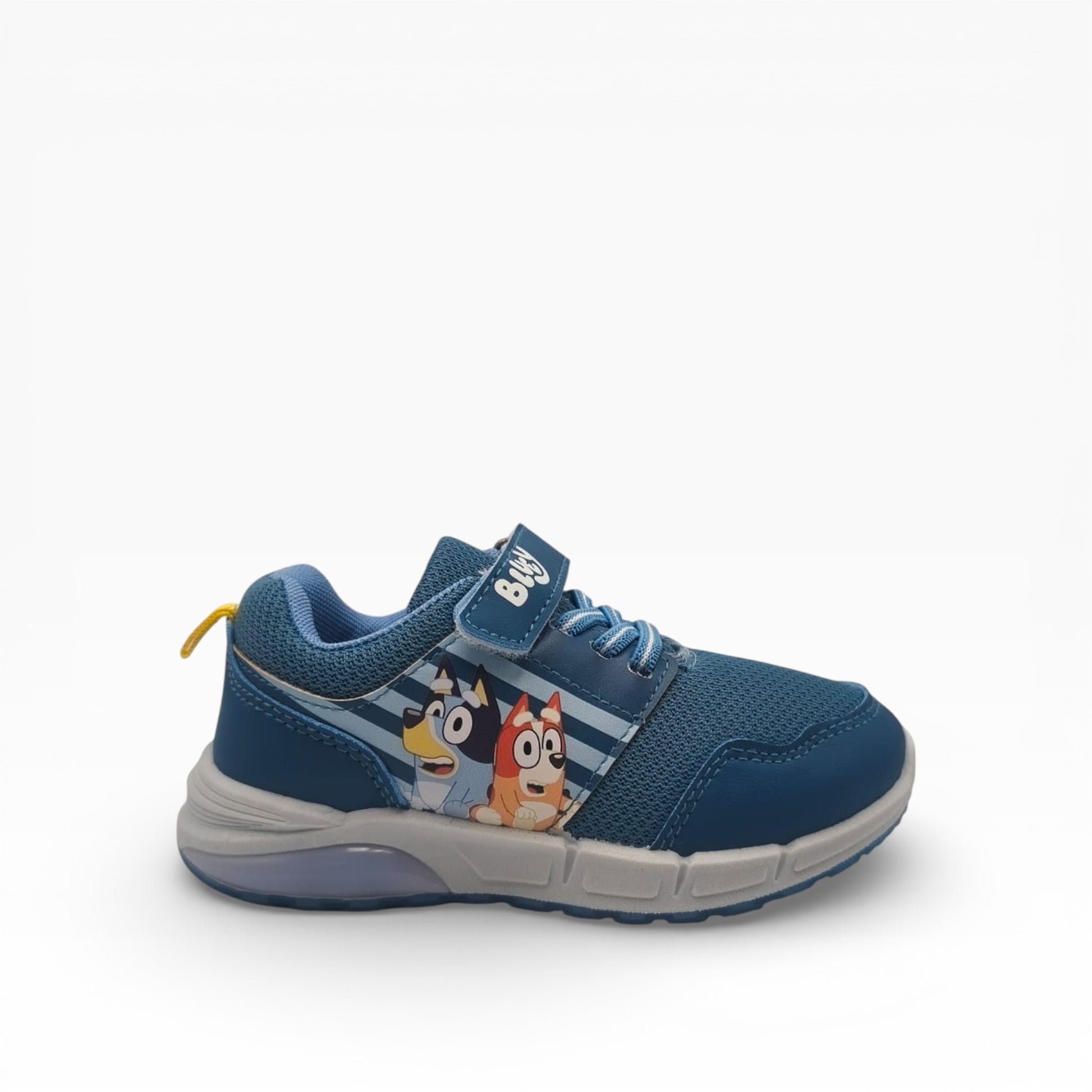 Baskets lumineuses enfant bleues Bluey de LA CHAUSSURERIE, personnages animés sur le côté.