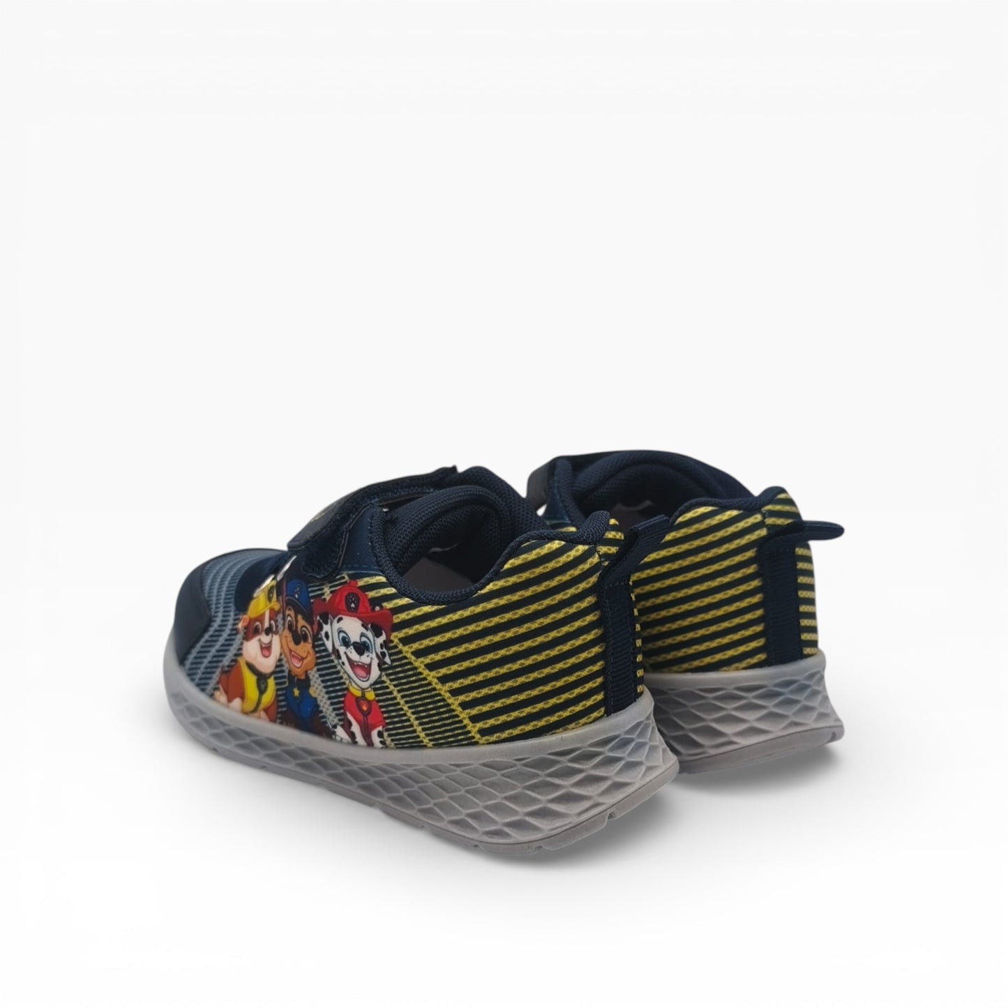 Vue arrière des baskets Pat' Patrouille mettant en avant le renfort au talon et la tirette.