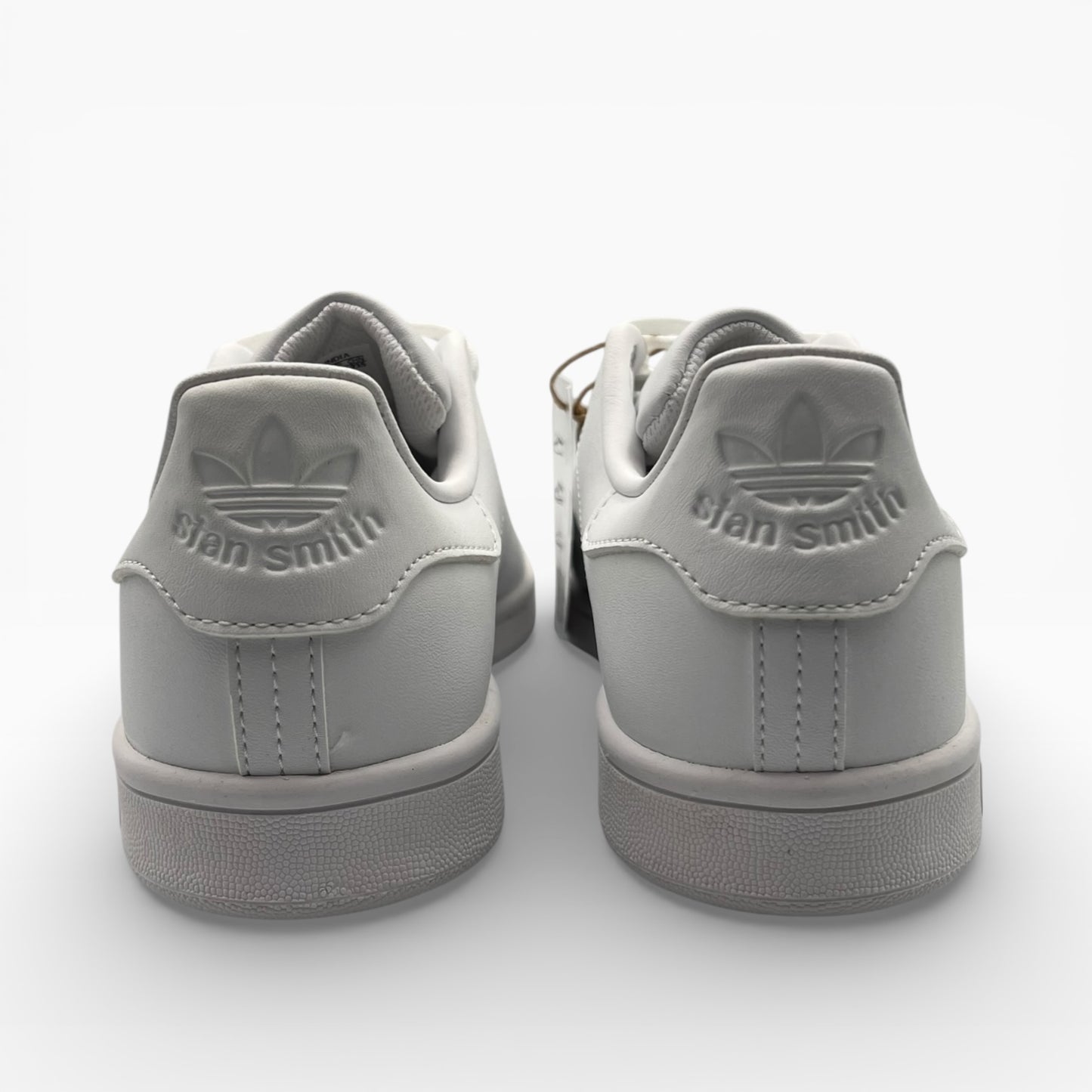 Vue arrière baskets blanches Stan Smith Adidas, logo sur talon, LA CHAUSSURERIE