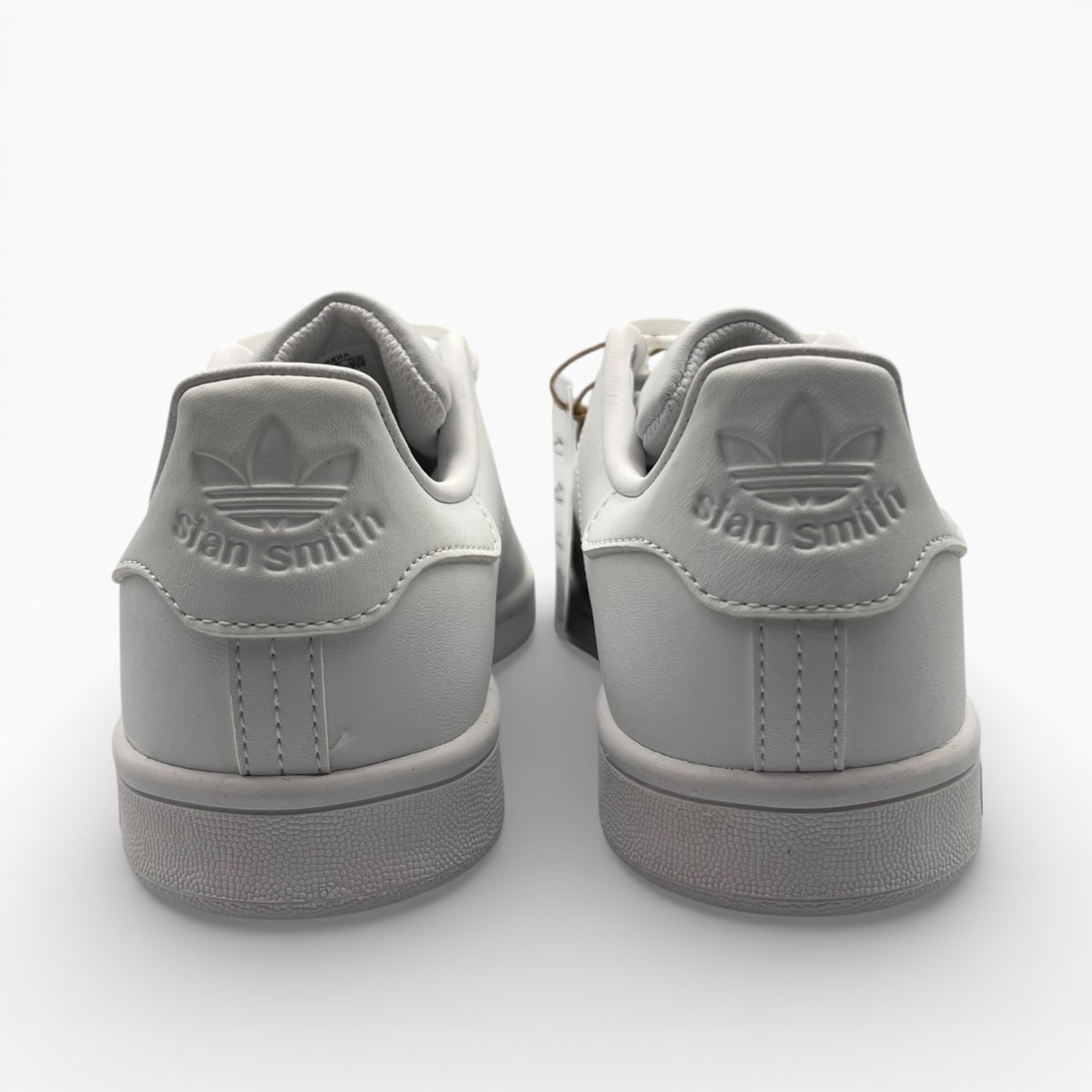 Vue arrière baskets blanches Stan Smith Adidas, logo sur talon, LA CHAUSSURERIE