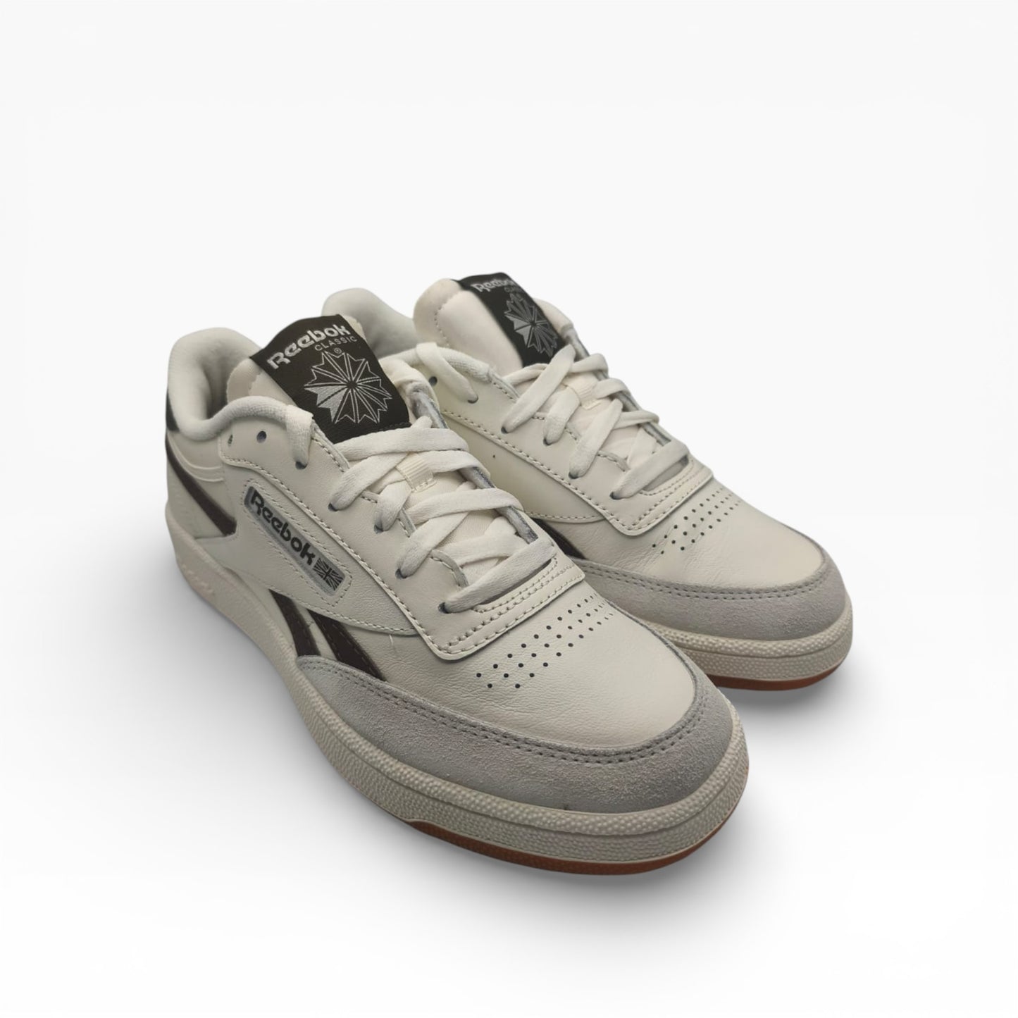 Baskets Reebok Club C Revenge beige et noir, vue de trois quarts, sur fond blanc, LA CHAUSSURERIE