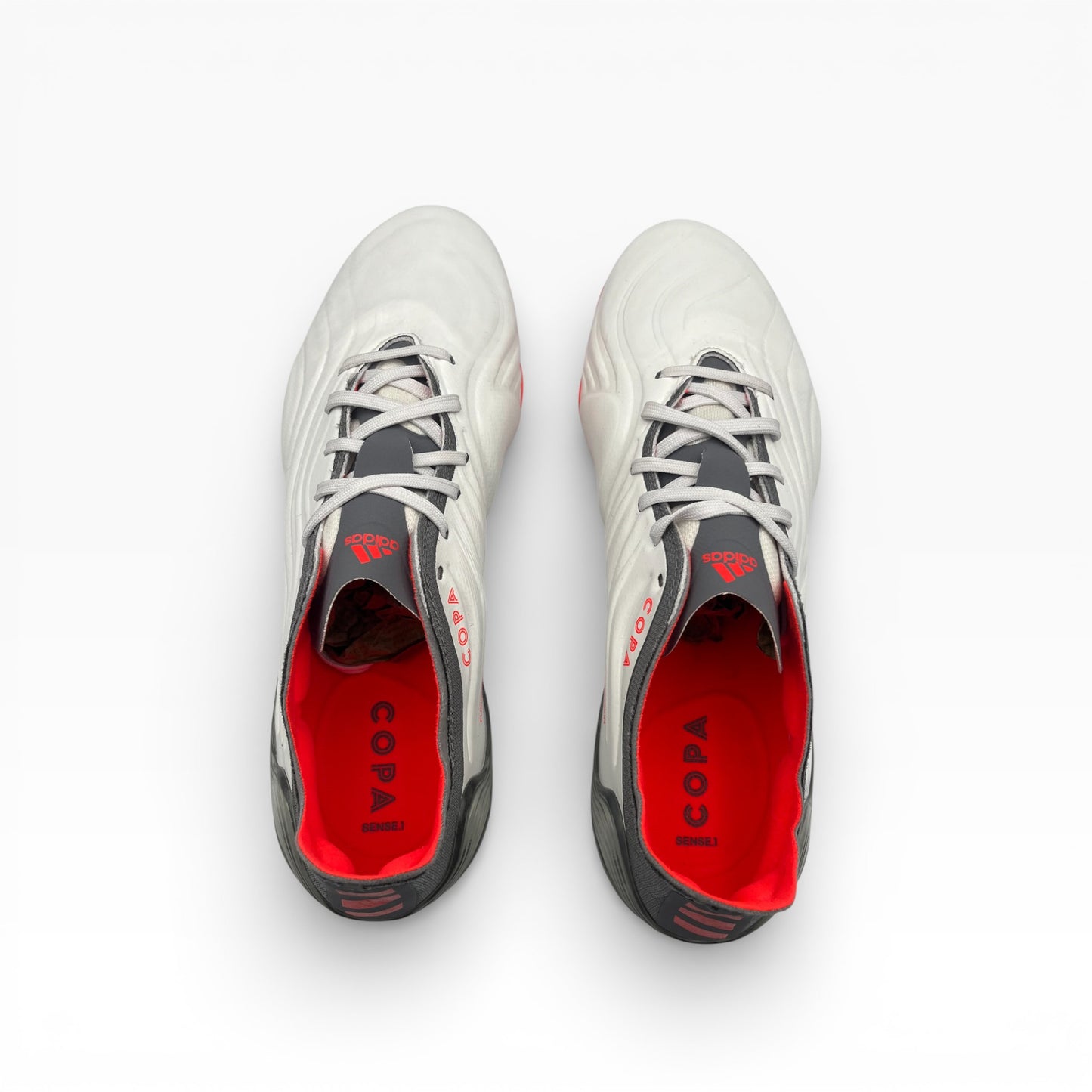 Chaussures de football Adidas Copa Sense 1 FG blanches et noires, vue dessus, La Chaussurerie